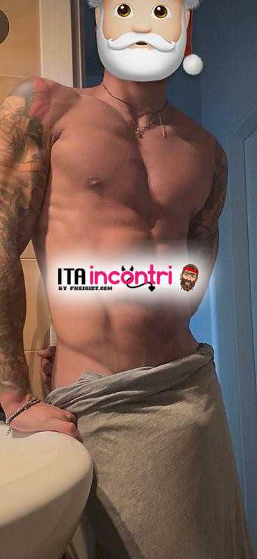 giovane ragazzo sportivo e muscoloso cerca donna o ts femminile passiva passare serata compagnia