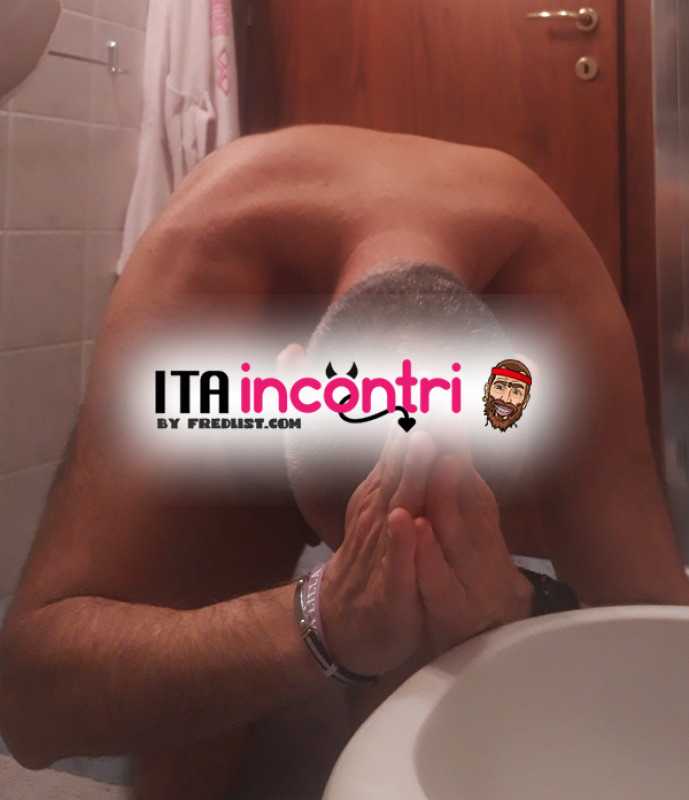 schiavetto leccapiedi segaiolo sottomesso cerca coppia vera reale dominate no perditempo no fake