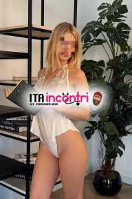 bellissima bambolina est foto assolutamente reali solo italiani